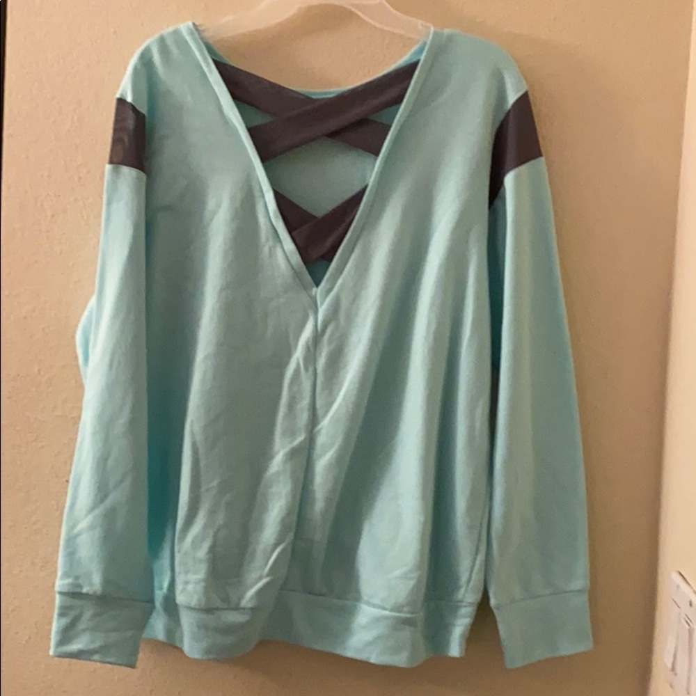 Super cute long sleeve activewear top!!